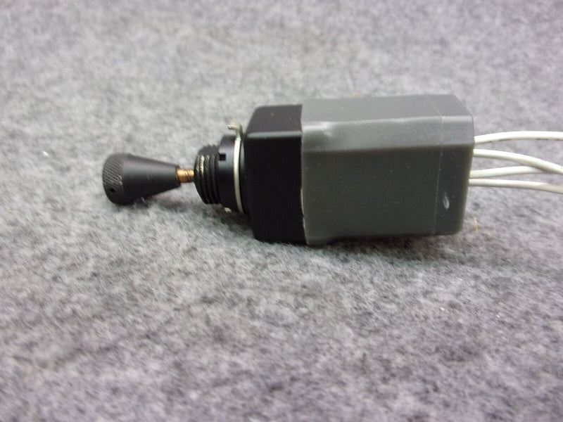 Zodiac Aerospace Switch P/N 680UN01A04P5