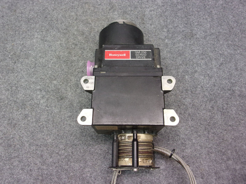 Honeywell SM-200 Servo Drive P/N 4006719-910 With SB-201 Bracket P/N 4005842