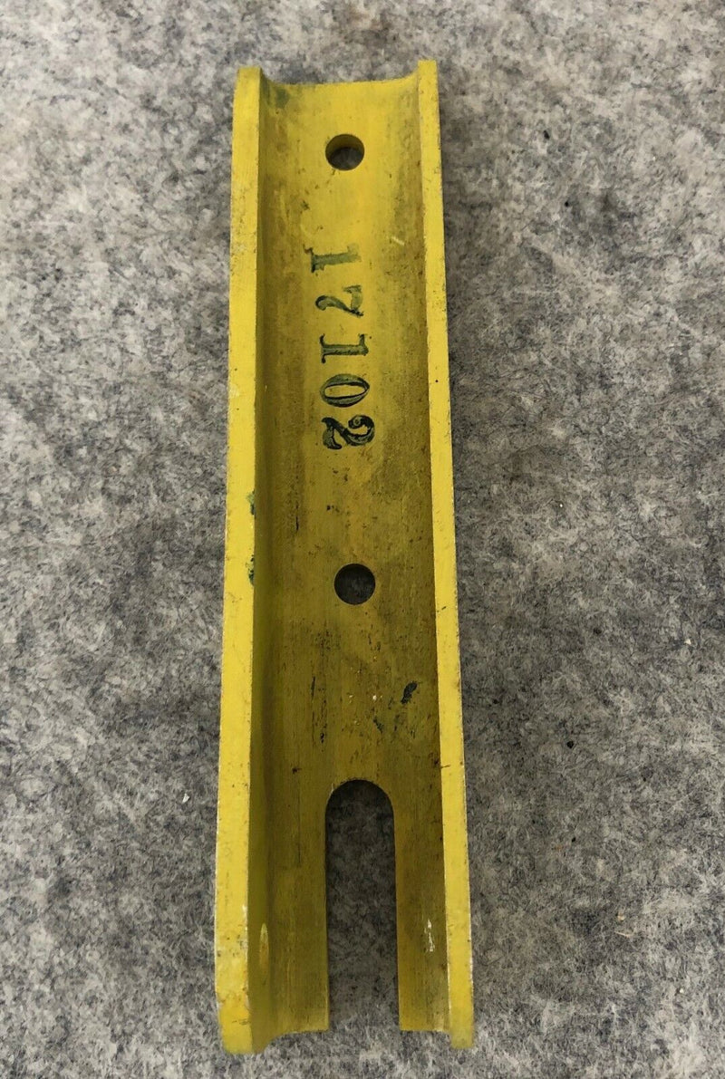 Piper PA-23 Center Flap Hinge P/N 17102-00