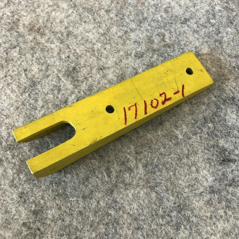 Piper PA-23 Center Flap Hinge P/N 17102-01