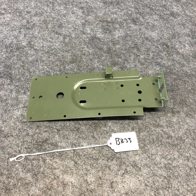 Cessna 150 RH Door Latch Mounting Plate and Lock Assy P/N 0413388-1